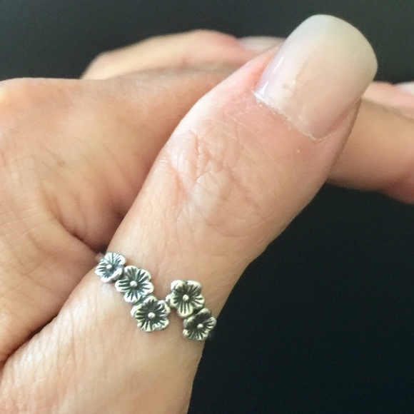 Beach City Vault Jewelry - Sold! 925 Flower Band Thumb Finger Ring